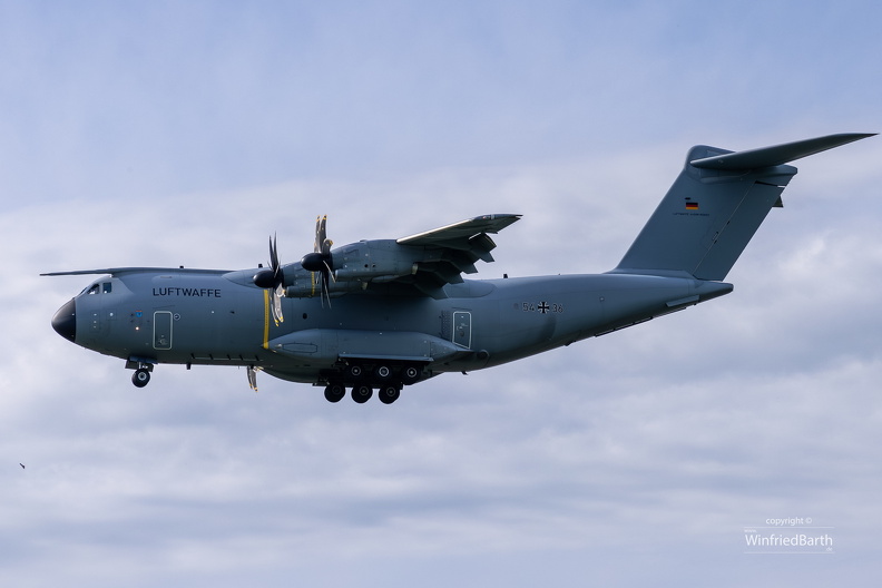 A400M im Landeanflug in Friedrichshafen_2.jpg